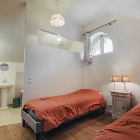 De Charme Dans La Maison Du Gardien D'un Chateau Casa di campagna *